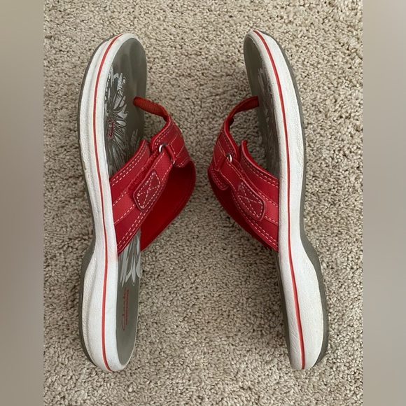 CLARKS Collection Sandals - SZ 6 - Picture 3 of 7